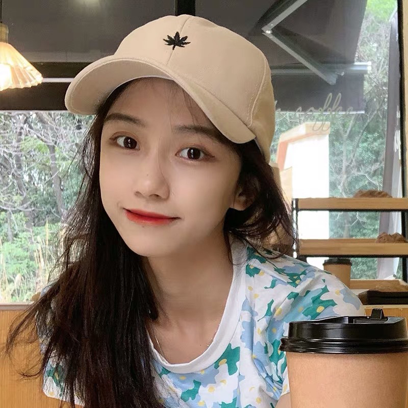 Mũ Lưỡi Trai Thêu Hình Lá Phong Độc Đáo