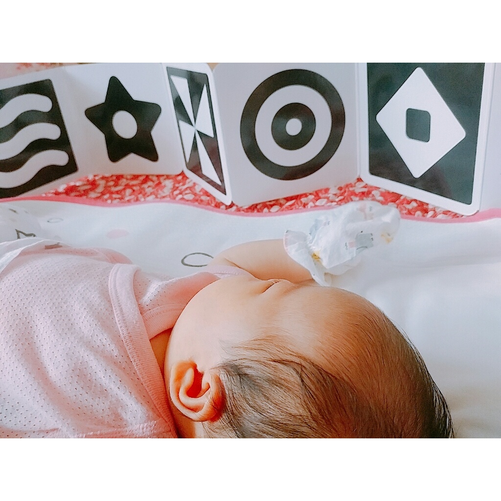 Set 2 cuốn sách phát triển trí não và thị giác cho trẻ sơ sinh Green Kids Hàn Quốc