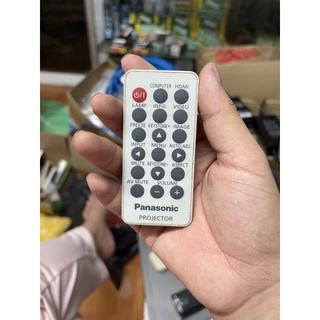 Điều khiển máy chiếu panasonic chính hãng.