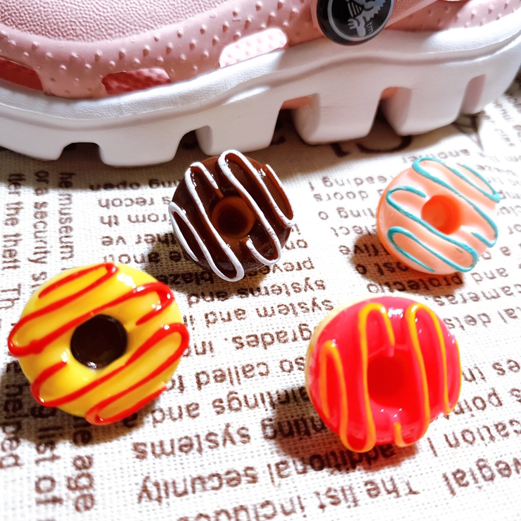 Sticker charms croc / nút gắn dép hkdesign hình Donut bơ loại đá cứng