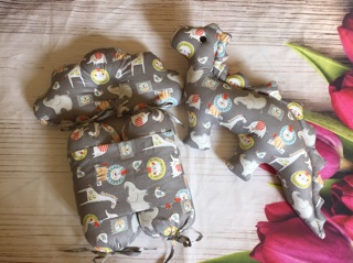 Gối ôm và gối chặn cho bé