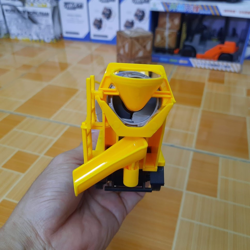 Đồ chơi xe bồn chở bê tông chạy cót tỉ lệ 1:50 đầu xe bằng kim loại có âm thanh đèn