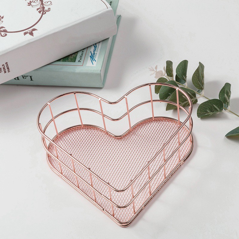Rổ đựng đồ bằng sắt dạng hình trái tim dễ thương
