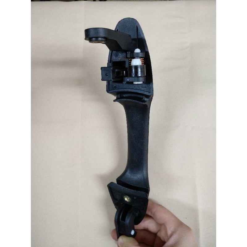 Tay mở cửa ngoài của Thaco Towner 950kg