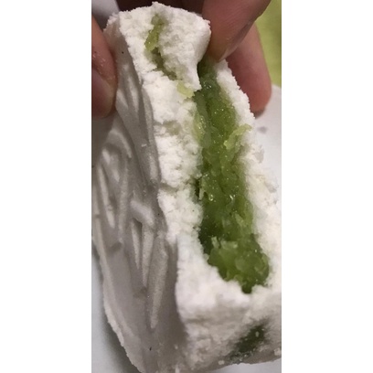 BÁNH IN NHÂN DỪA NON LÁ DỨA