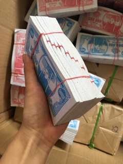 1 cây tiền đô màu âm phủ