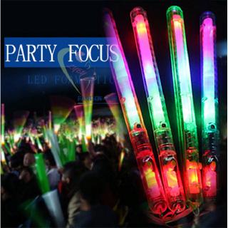 Thanh đèn led nhiều màu dùng cổ vũ trong các buổi hòa nhạc tiện lợi