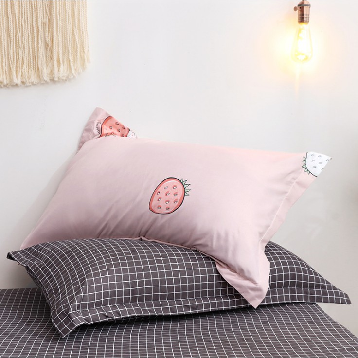 Grap giường bộ chăn ga và vỏ gối họa tiết màu hồng dâu tây - Gia Hân Bedding & Curtain