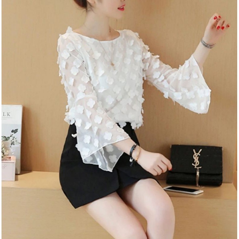 Áo sơ mi đính hoa vải bên ngoài, tay loe vạt chéo NỮ TÍNH