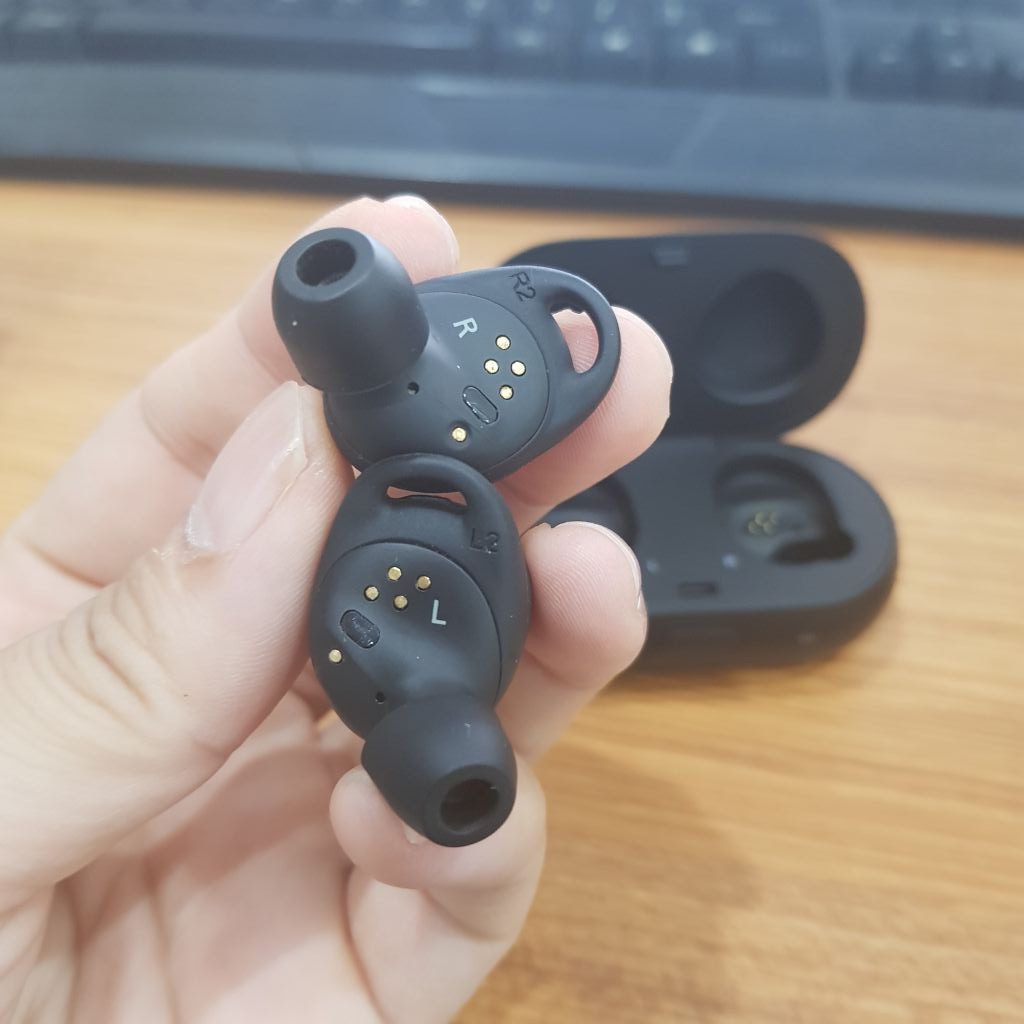 Tai Nghe Bluetooth Samsung Gear IconX ✅Bộ Nhớ 4Gb ✅Sạc Nhanh Chính Hãng