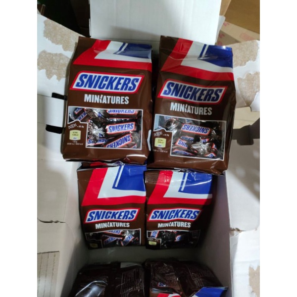 Sôcôla dừa Bounty date 6/24 , Snickers 6/24