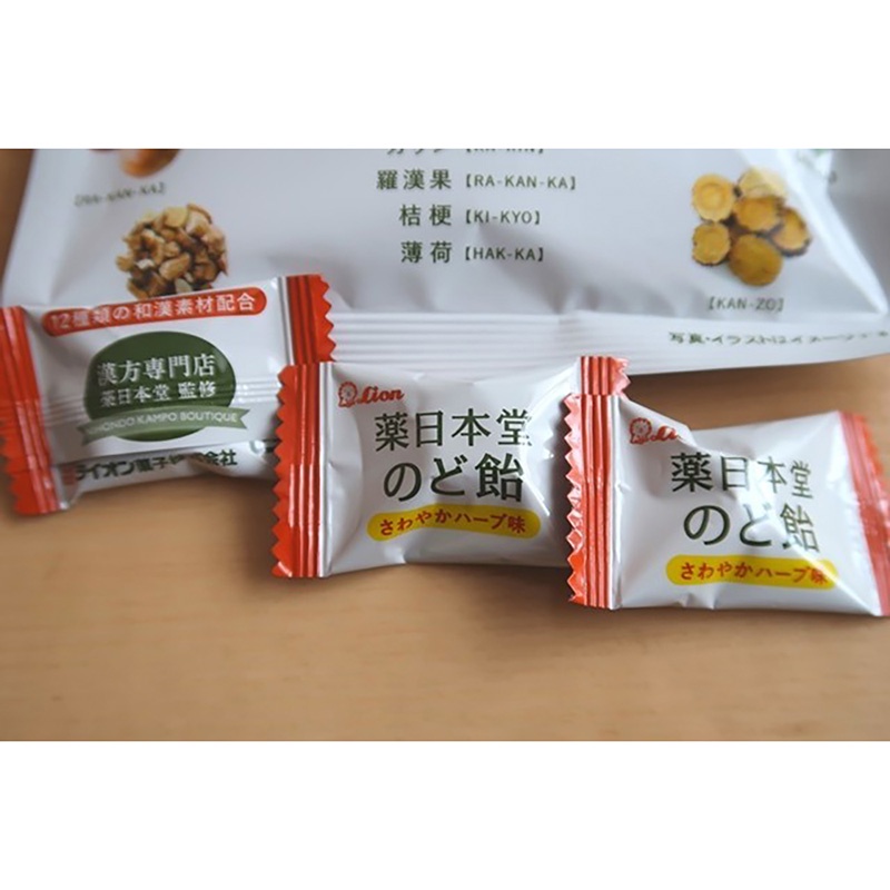 Kẹo 12 loại thảo dược Nhật Bản Lion 74g - Hachi Hachi Japan Shop