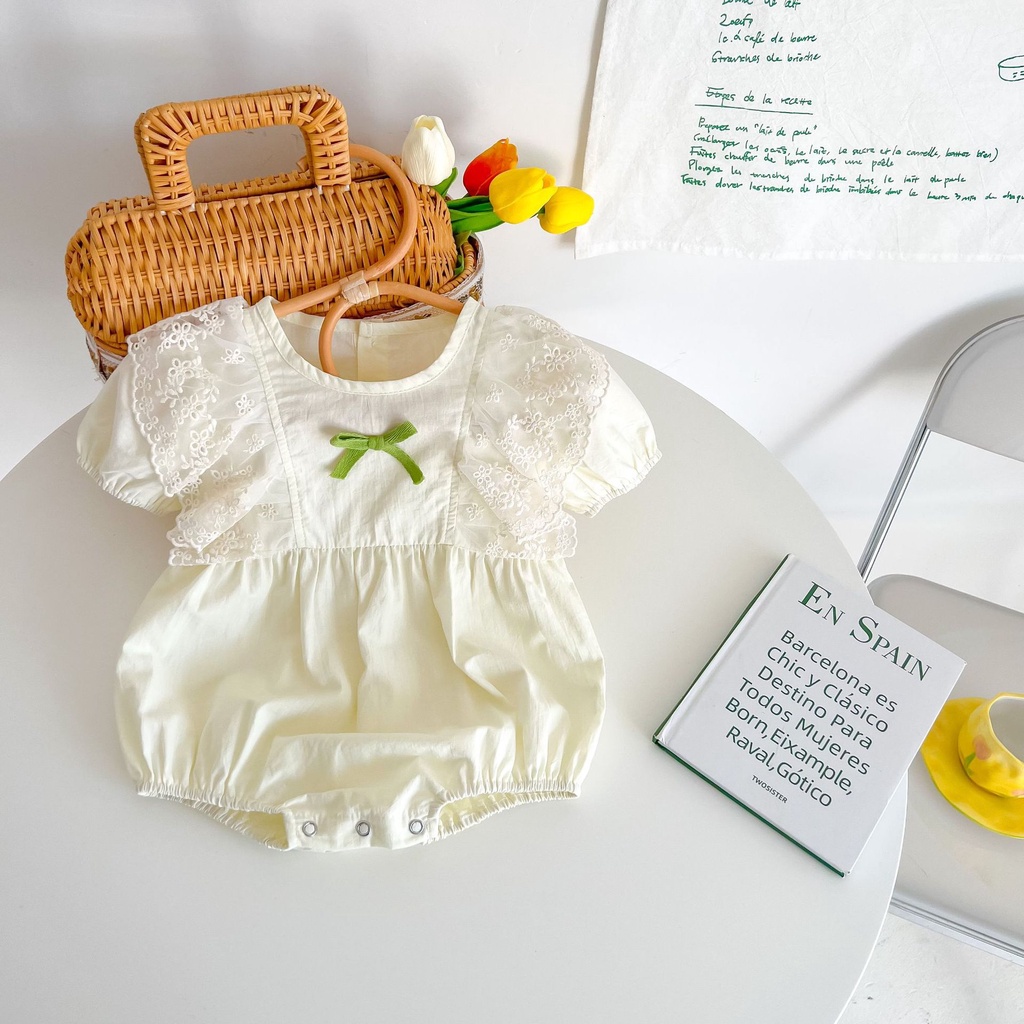 Jumpsuit Tay Ngắn Phối Ren Đính Nơ Dễ Thương Cho Bé Gái