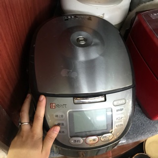Nồi cơm điện Nhật bãi Tiger JKF-A 1l