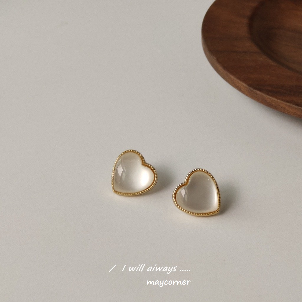 Khuyên tai trái tim trong suốt mạ bạc 925 cao cấp B882