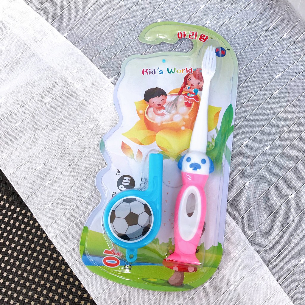 Bàn Chải Đánh Răng Trẻ Em Kid's World Hàn Quốc Tặng Kèm Đồ Chơi, Lông Chải Siêu Mảnh, Mềm Mại, Sạch Mảng Bám Trên Răng