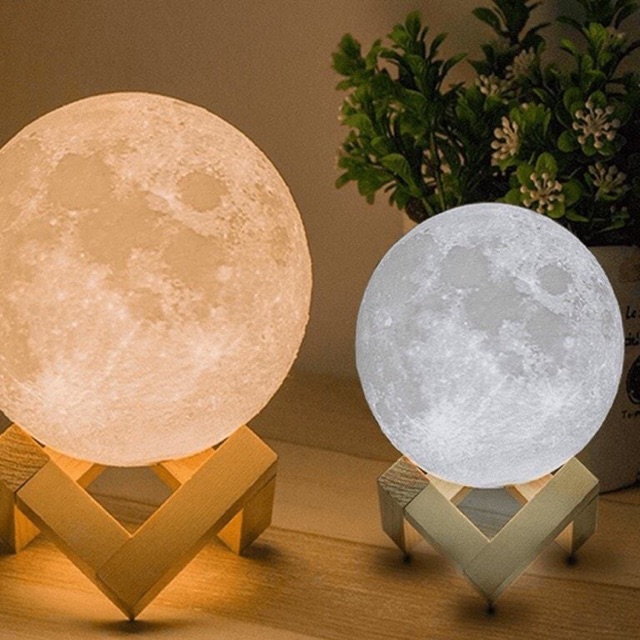 Đèn ngủ mặt trăng hót 2018+ tặng kèm đế gỗ bà cổng sạc