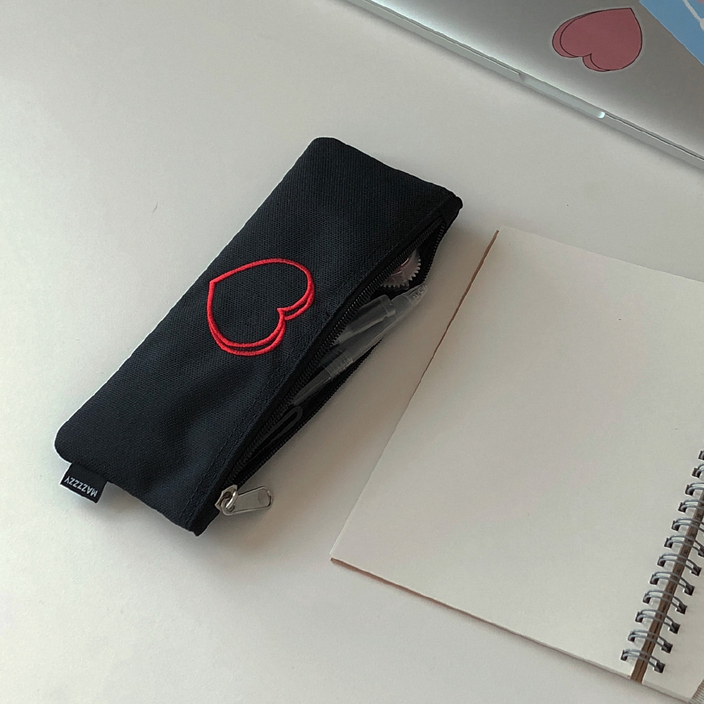 Túi đựng bút thêu trái tim