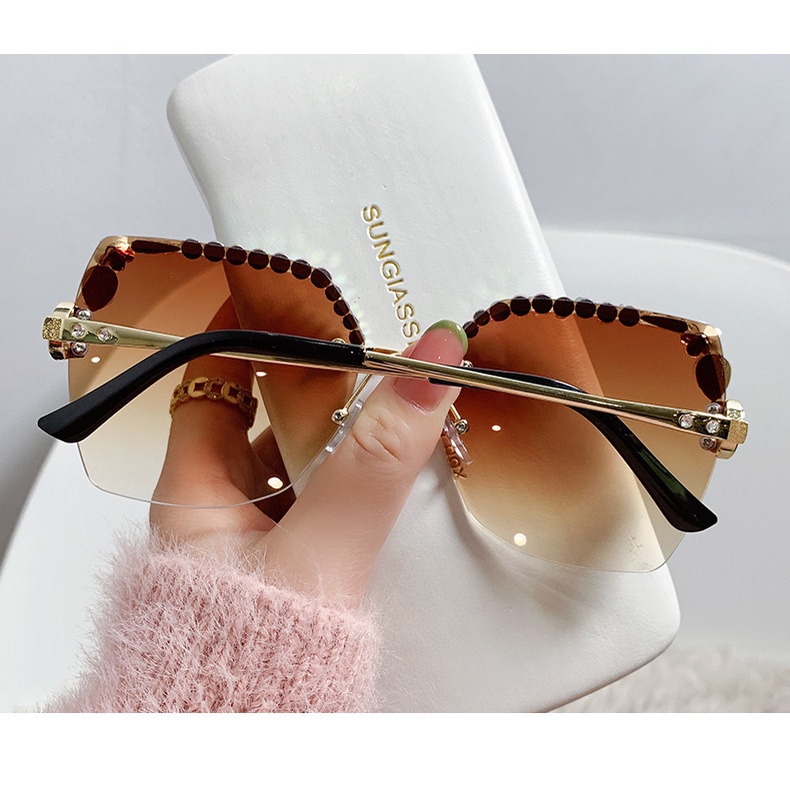 Kính Mát Gọng Vuông Đính Đá Thời Trang Cho Nữ