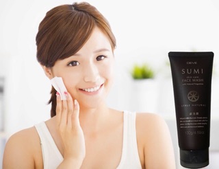 Sữa rửa mặt than hoạt tính sumi