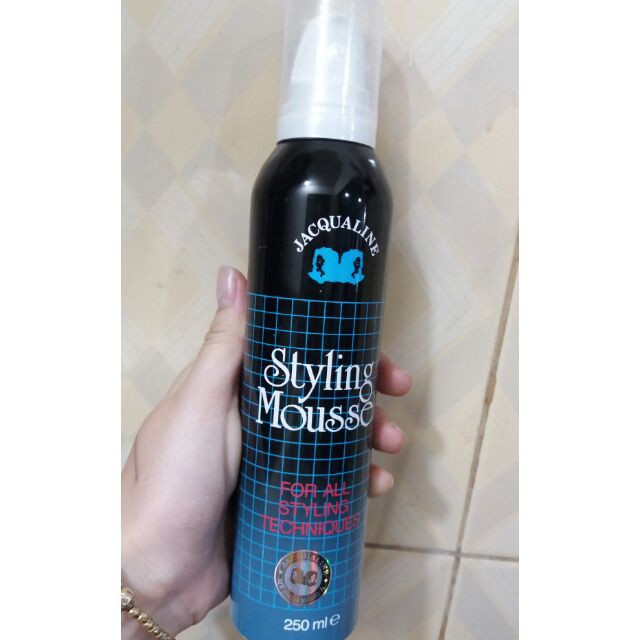 Mouse xịt tóc Jacqualine Styling Mousse 250ml