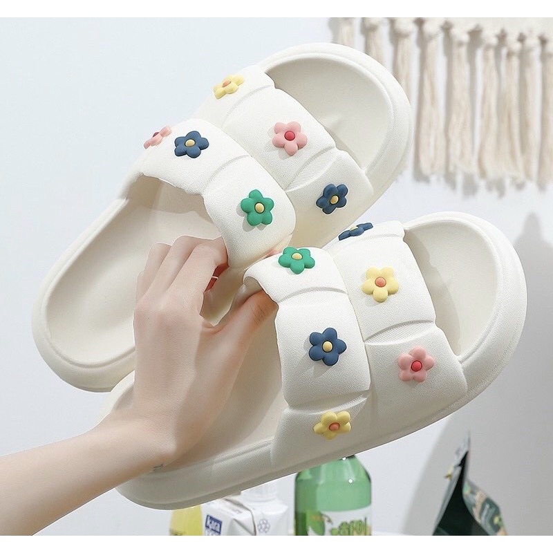 Dép Bánh Mì Chao gắn sticker Hoa Dễ thương