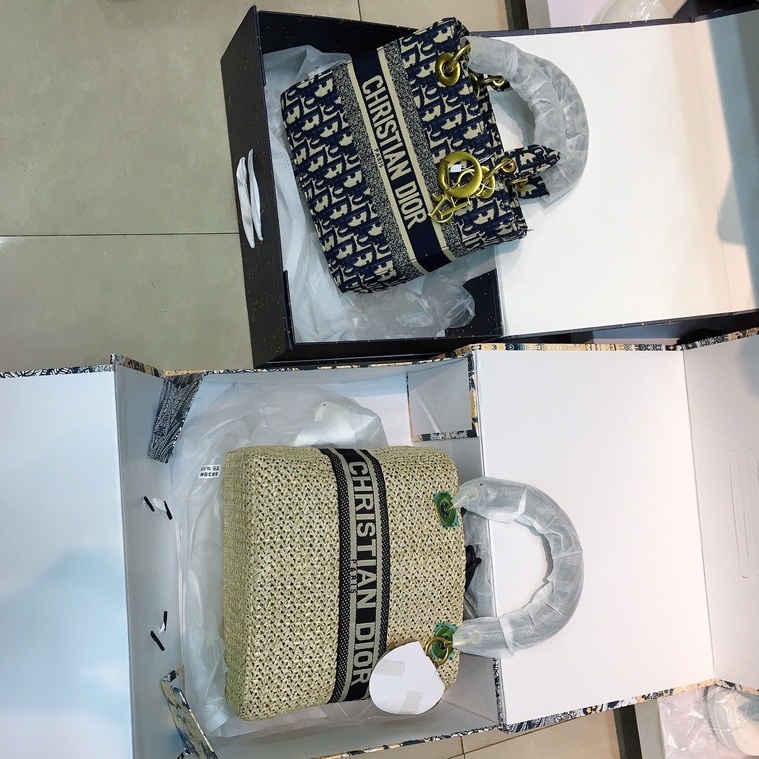 Túi cói, túi xách nữ cầm tay CD logo treo quai da mẫu mới 2022