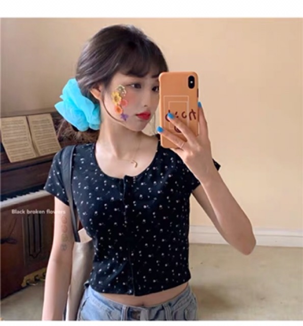 [Mã FAMAYWA giảm 10K đơn 50K] Áo dáng ngắn croptop hoạ tiết hoa nhí ( ảnh thật ) | BigBuy360 - bigbuy360.vn