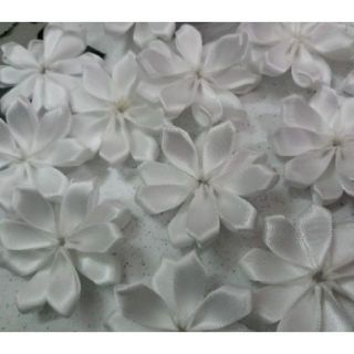 6 bông hoa lụa trắng trang trí hoặc làm handmade