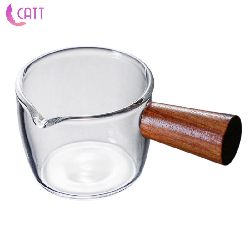 Cốc uống nước trong suốt để bàn tiện dụng