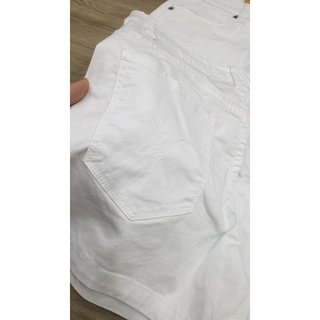 Quần short Levi's trắng nữ