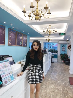 Chân váy dạ phối khuy