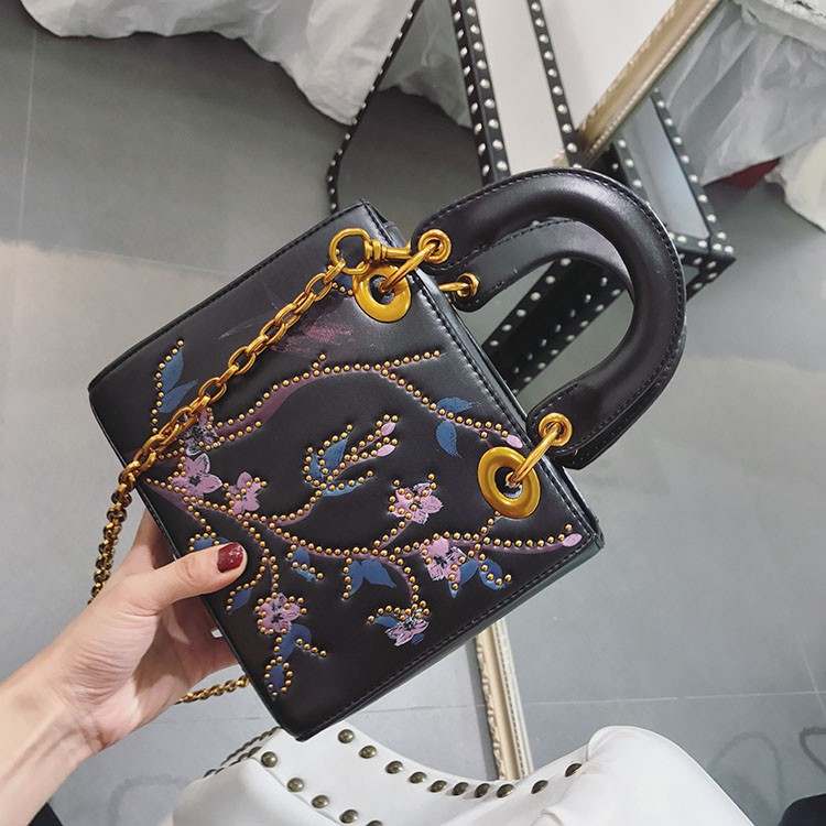 Túi xách đinh tán cao cấp