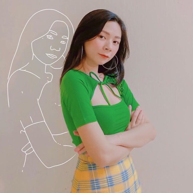 Áo croptop khoét ngực thắt nơ
