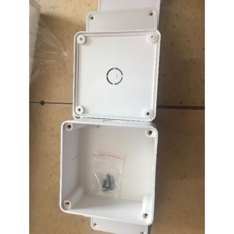 Hộp kỹ thuật kích thước 11x11x5 cm