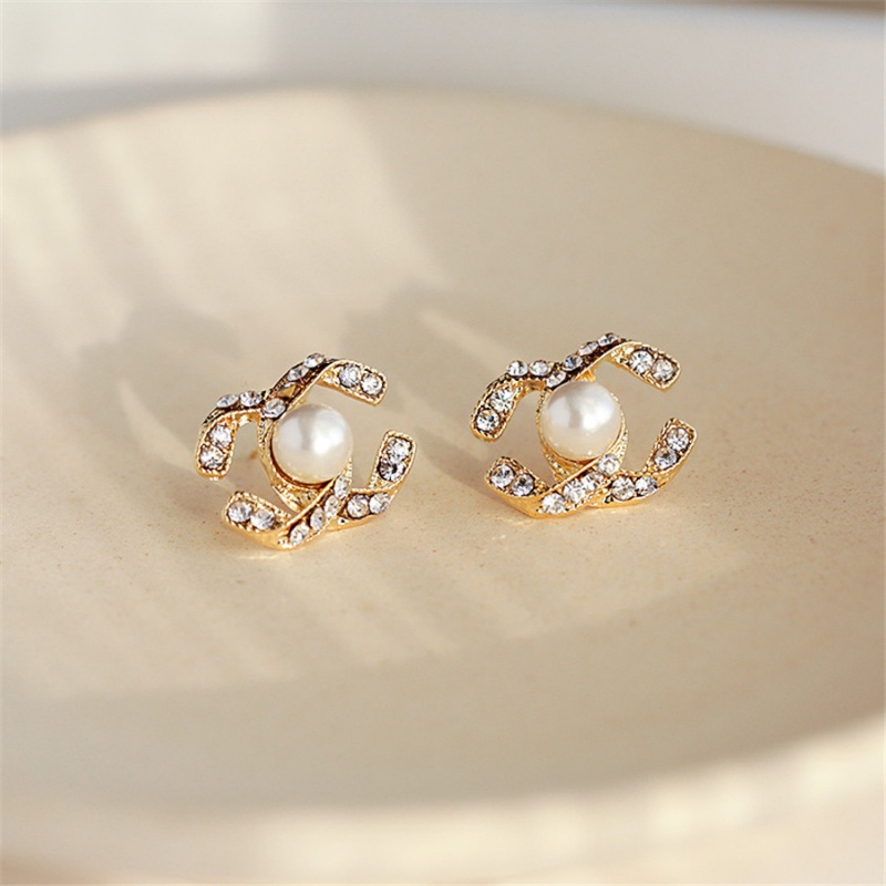 Bông Tai Chữ C Đính Hạt Ngọc Trai Đơn Giản