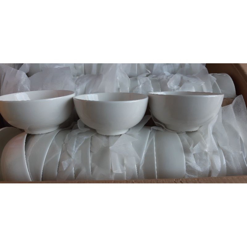 Chén sứ trắng trơn