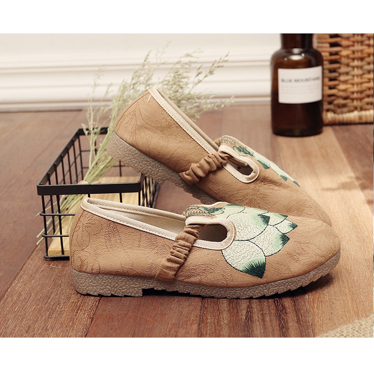 TAM40 giày thêu họa tiết hoa sen | BigBuy360 - bigbuy360.vn