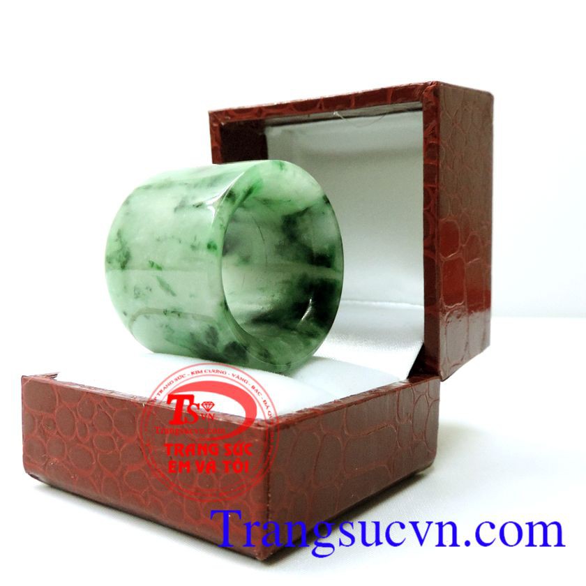 Nhẫn ngọc jadeite bản to đeo ngón cái