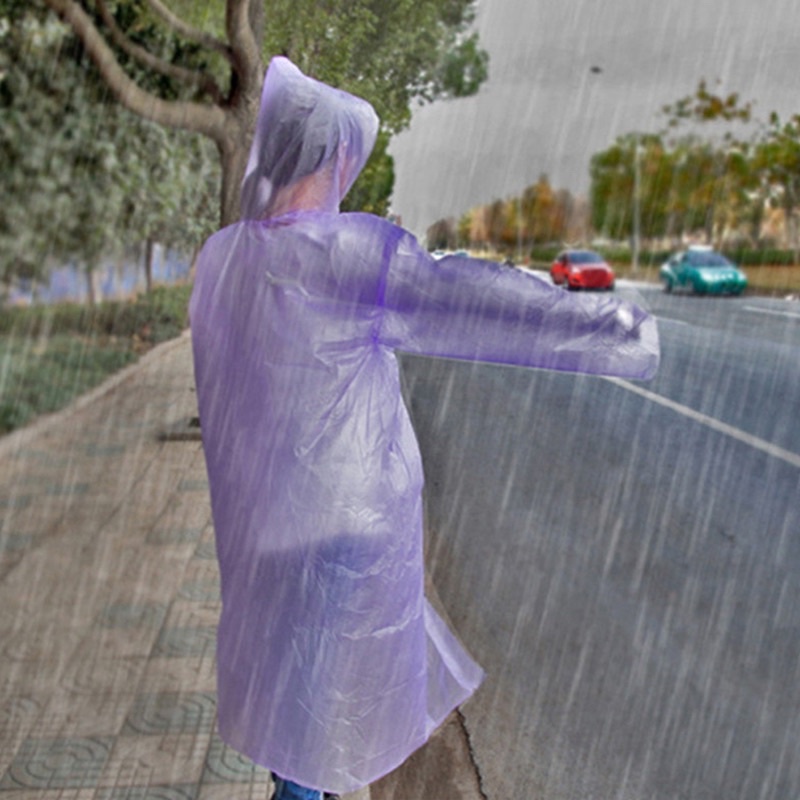 Áo mưa 1 lần bỏ túi gọn tiện khi những cơn mưa bất chợt [HỮU ÍCH] vv