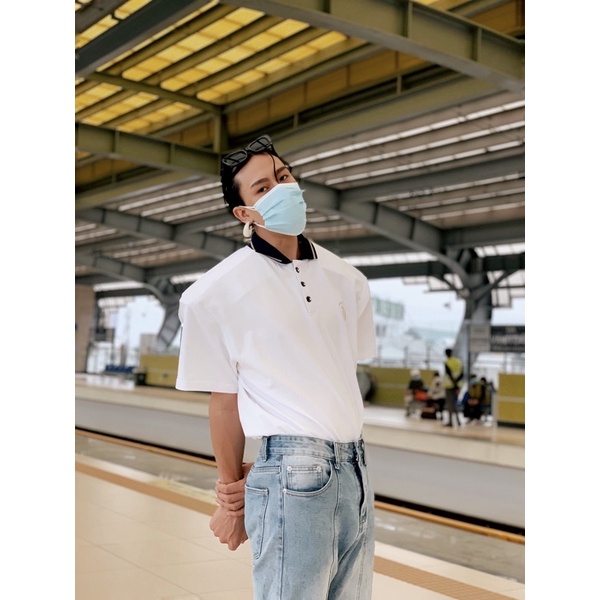 Áo thun có cổ (Eyes Polo), chi tiết thêu con mắt ngay nút áo độc đáo | BigBuy360 - bigbuy360.vn