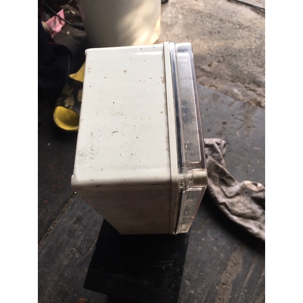 Hộp điện gì đó