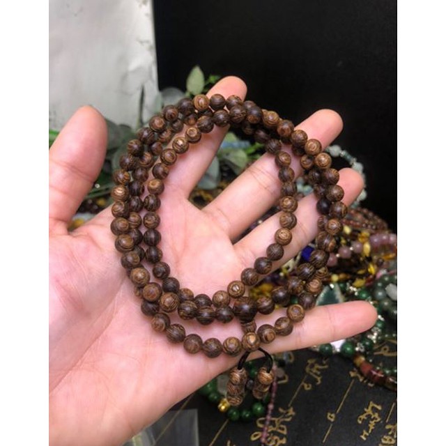 Vòng đeo tay, lắc tay quấn 3 vòng phong thủy từ gỗ trầm hương sánh chìm tự nhiên