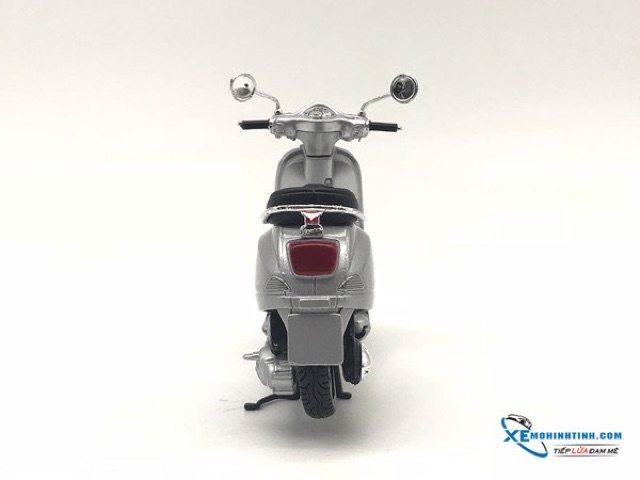 Xe Mô Hình Vespa LX125 2005 Maisto 1:18 (Xám)