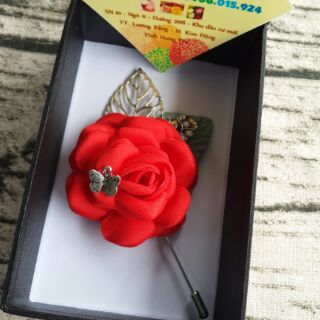 Cài áo hoa hồng lụa