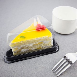 BỘ 50 HỘP NHỰA ĐỰNG BÁNH  ĐẾ ĐEN HÌNH TAM GIÁC12CM CAO 7CM - A03