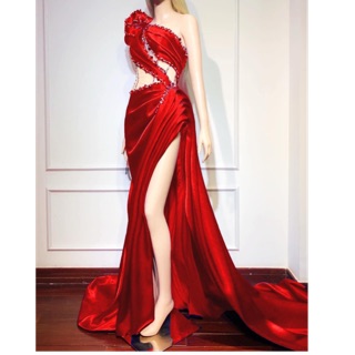 Đầm dạ hội 1 vai phối bèo trước và sau kết pha lê