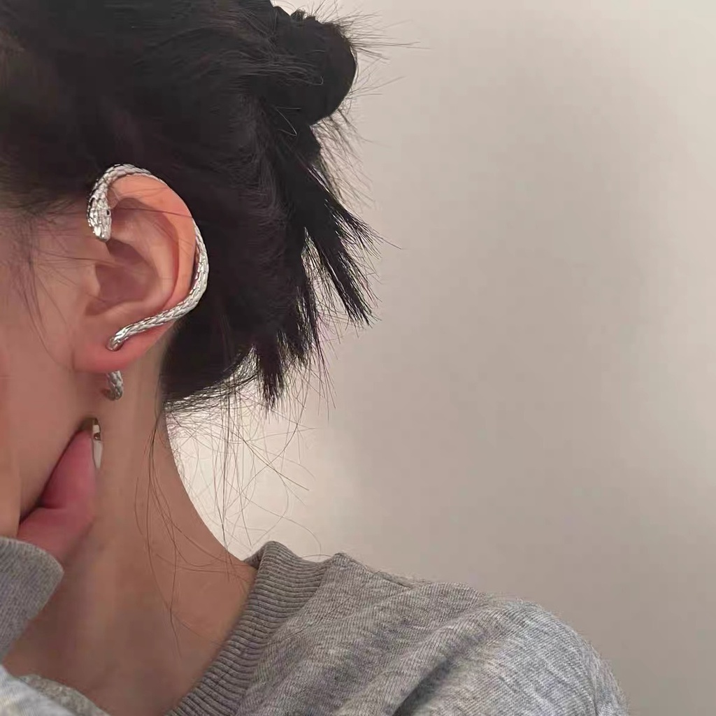 Khuyên Tai Ôm Vành Hình Con Rắn - Vani Store - TS000667