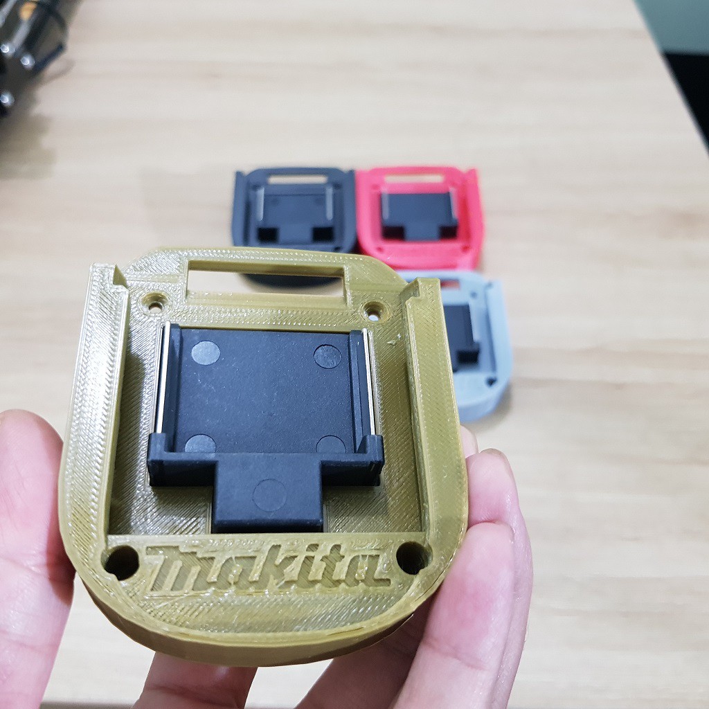 Đế gài dùng nguồn pin Makita kèm chân tiếp điểm cho nhiều máy khác