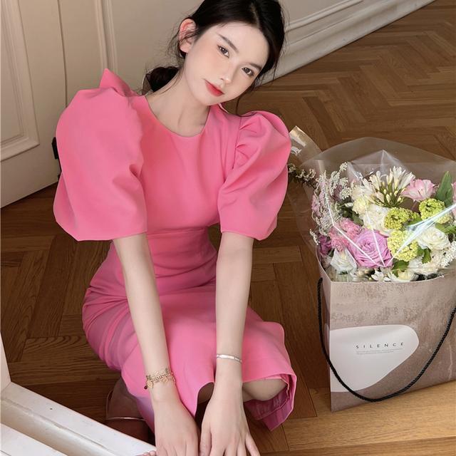 Đầm màu hồng nơ ngắn tay phồng hở lưng khoét giữa cho nữ UBU6